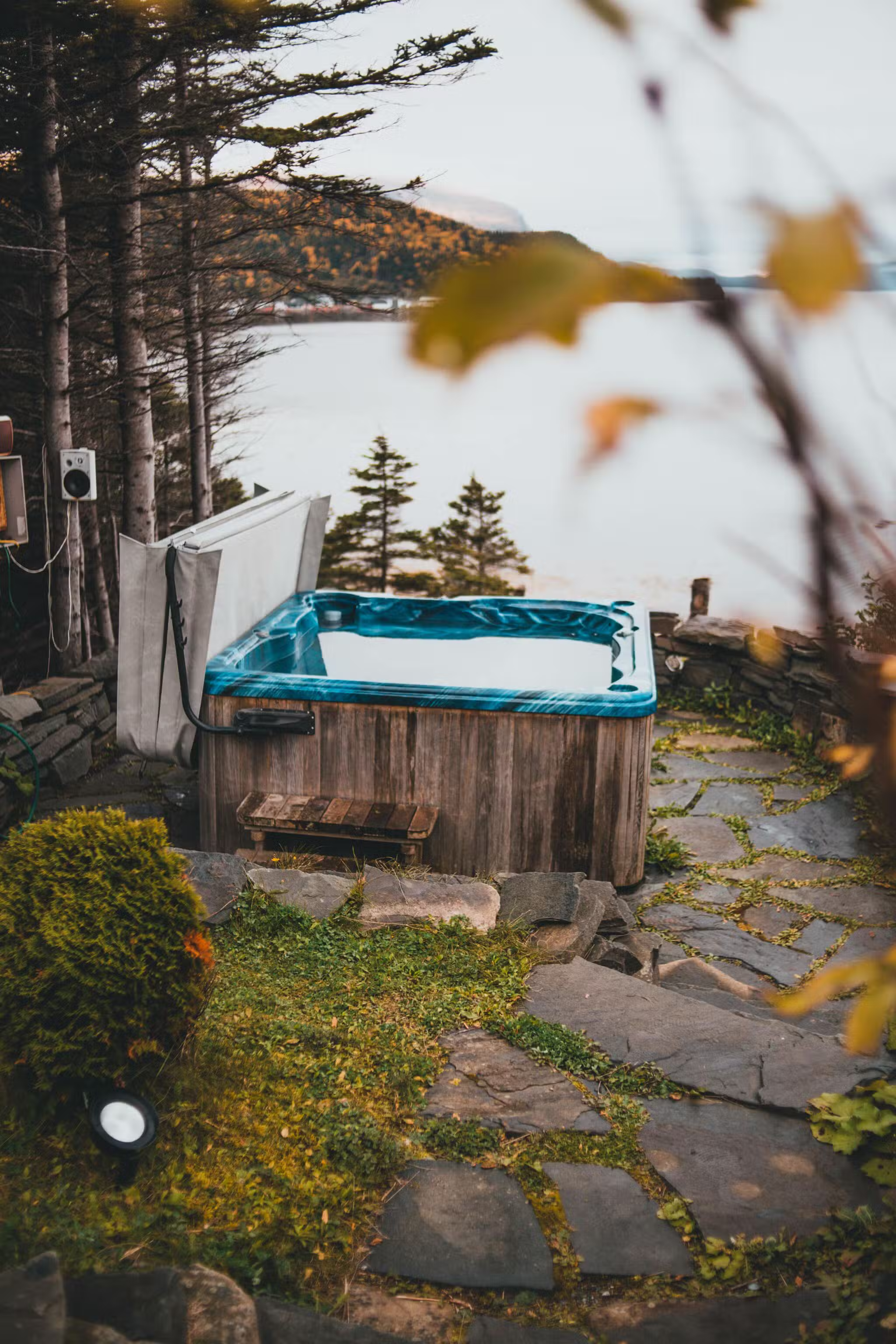 You are currently viewing Hot Tubs on the Move: The Benefits of Hiring Professional Movers